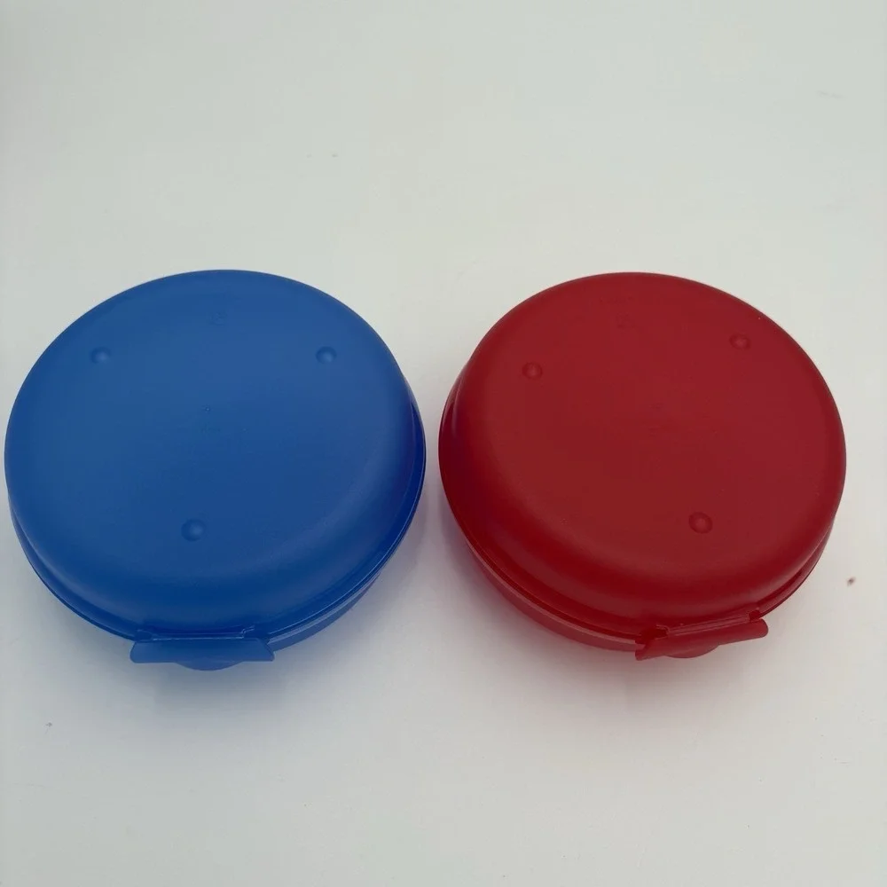 Set Of 2 Tupperware Round Red Blue Bagel Salad Sandwich‎ Keeper  4440A